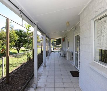 Large Air conditioned Home with Double Bay Shed and 5 KW Solar Power - Photo 5