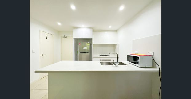 2 bedroom apartment in Waitara close to train station - Photo 1