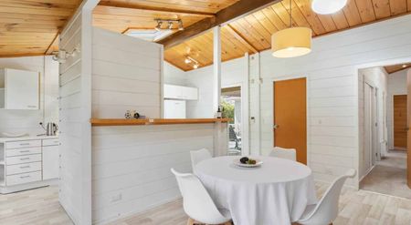 St Helier's classic 177m² Lockwood home for rent - Photo 3