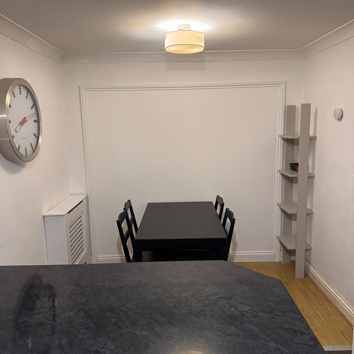 Room in a Shared Flat, Lee High Road, SE13 - Photo 1