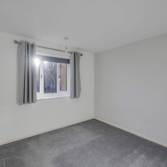 1 Bed Flat - Photo 1