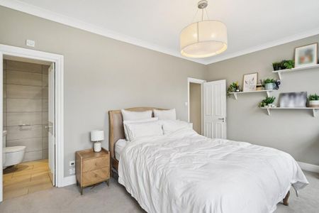 3 bedroom flat to rent - Photo 4