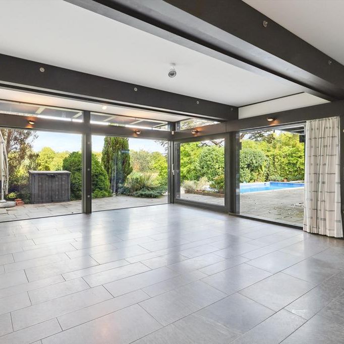 6 bedroom detached house to rent - Photo 1