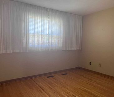 For Lease - 10 Laskay Cres Upstair N/A, Toronto, Ontario - Photo 2