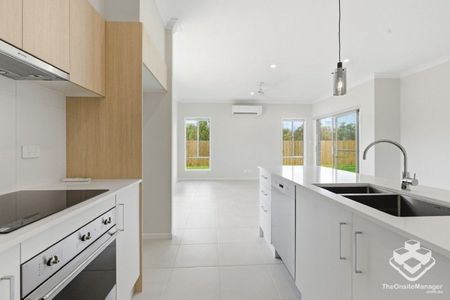 Brand New 4 Bedder Family House unbeatable LOW Price $630 pw - Photo 2