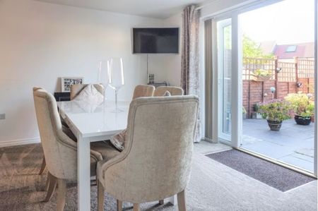 5 Bed Terraced House, Wood Mead, BS16 - Photo 4