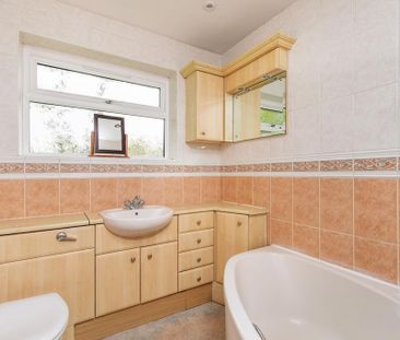4 bedroom detached bungalow to rent - Photo 4