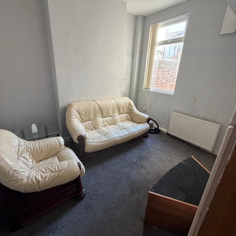 4 bedroom house of multiple occupation to rent - Photo 1