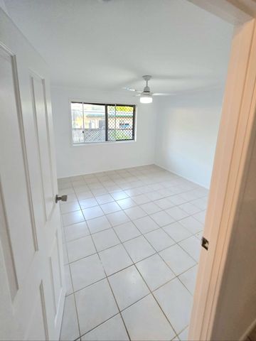 Bucasia Living on a corner block - Photo 3