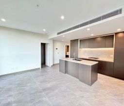 Two Bedroom with Magnificent Harbour bridge & City Views - Photo 5