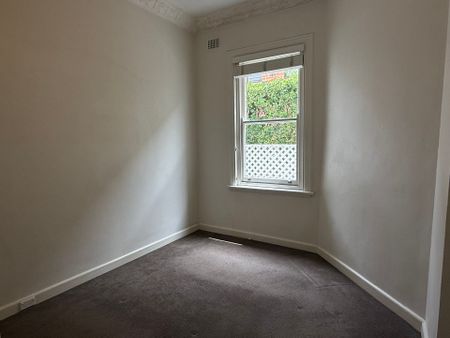 Freshly painted one bedroom plus study with lock up garage! - Photo 3