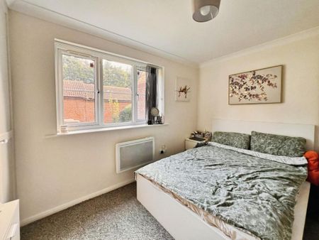 Conway Gardens, Grays, RM17 - Photo 3