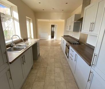 2 bedroom semi-detached house to rent - Photo 6