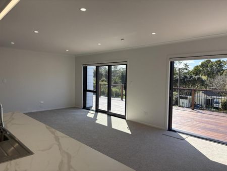 Brand new Living - Photo 5