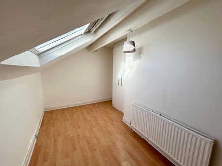 4 bedroom end of terrace house to rent - Photo 2