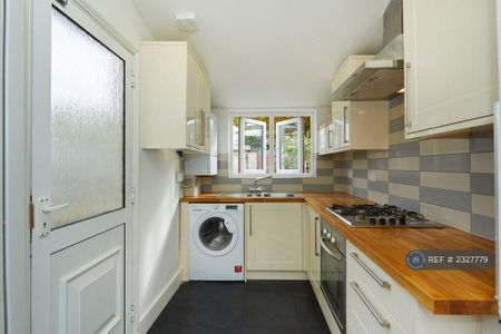 4 bedroom terraced house to rent - Photo 5