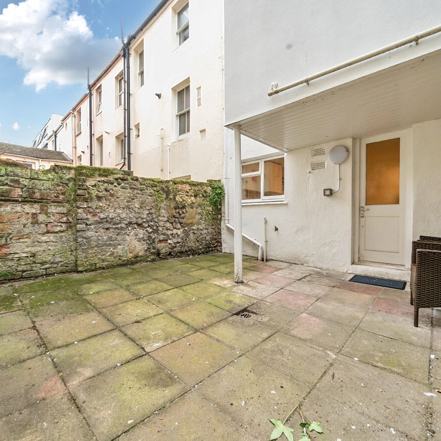 4 bedroom terraced house to rent - Photo 1