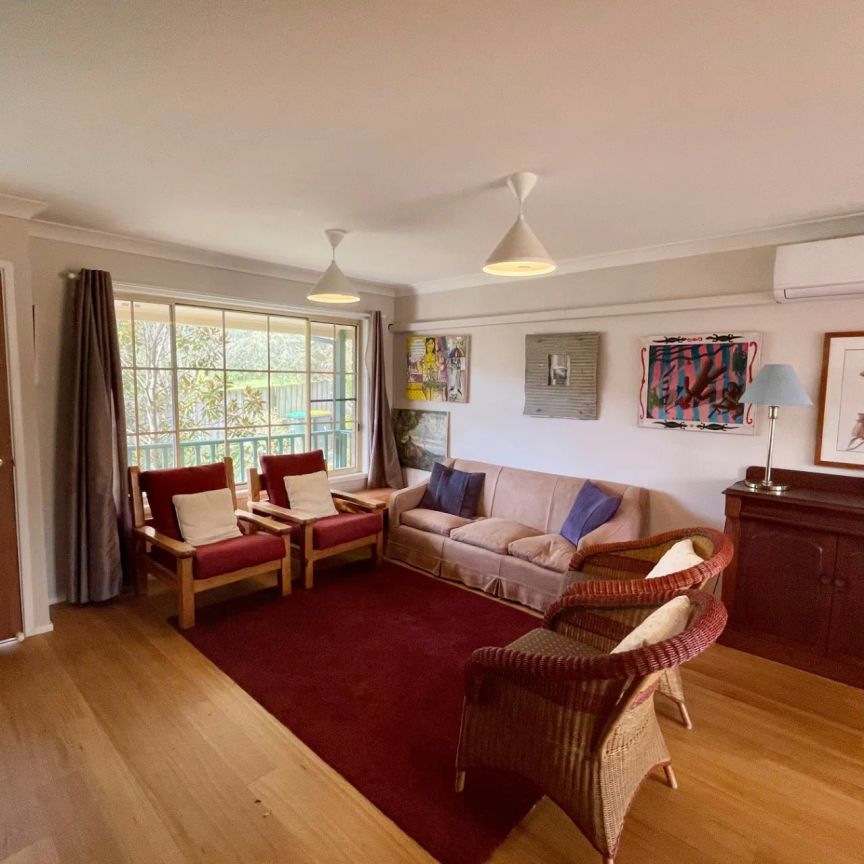 Fully Furnished Two-Bedroom Townhouse in Prime Location! - Photo 1