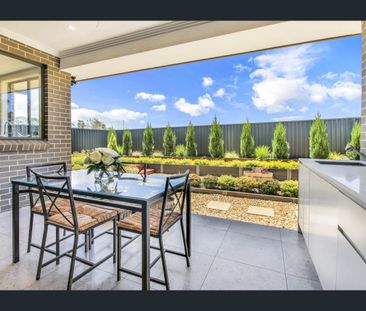 Immaculate, Spacious and Ultra Modern Family Home! - Photo 6