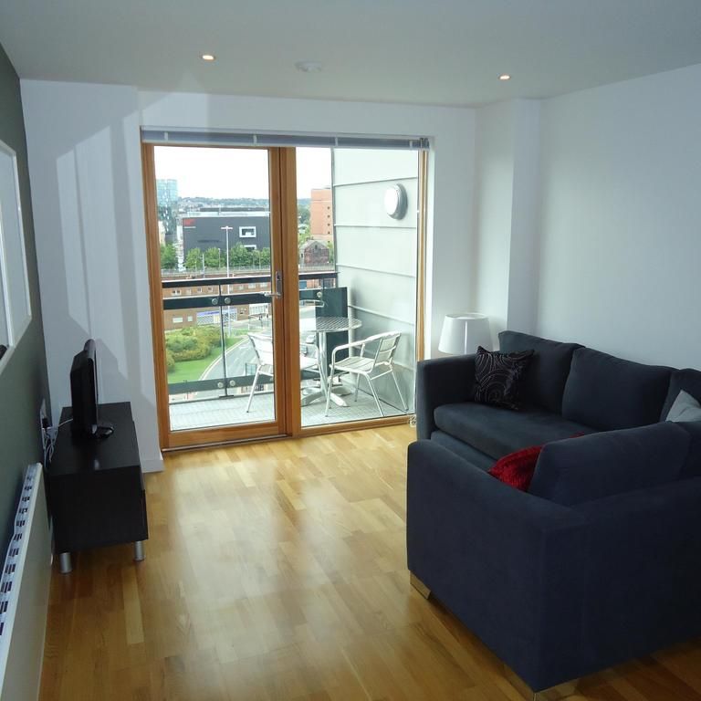 2 bedroom flat to rent - Photo 1