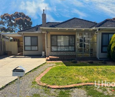 Spacious Family Home in a Prime Location - Photo 4