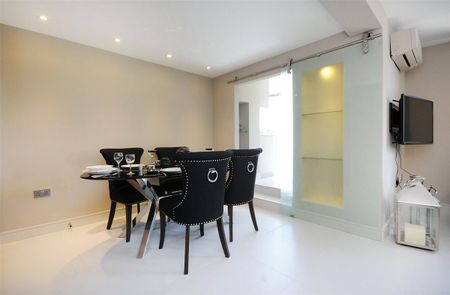 3 bedroom flat in St John's Wood Park - Photo 5