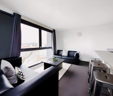 Large Ensuite: Two Bed Flat - Photo 1