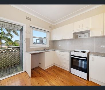 Spacious 3 Bedroom Oasis - Photo 3