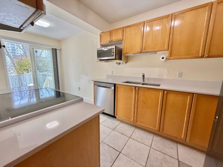 For Lease - 70 TRUMP Avenue, Carlington - Central Park, Ontario - Photo 2