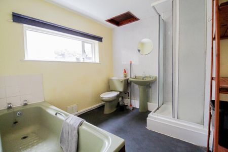 1 bedroom in a house share to rent - Photo 4