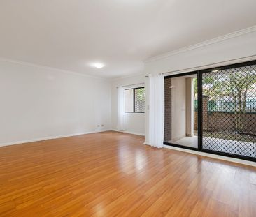Spacious apartment in a convenient Hurstville location - Photo 3