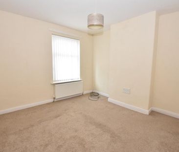 3 bedroom end of terrace house to rent - Photo 3