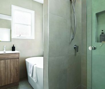 33 York Street, Prahran VIC 3181 - House For Rent | Domain - Photo 2