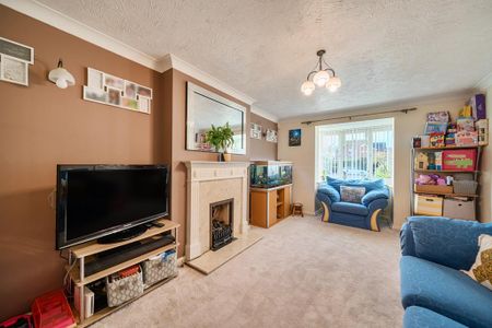 4 bedroom detached house to rent - Photo 3