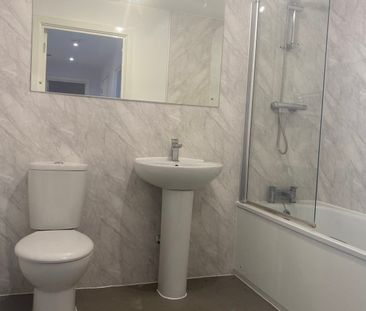QUEENSWAY, BLETCHLEY - 1 BEDROOM - Photo 4