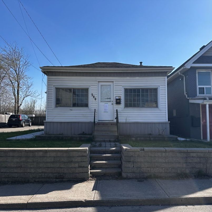 For Lease - 266 Beach Road, Hamilton, Ontario - Photo 1