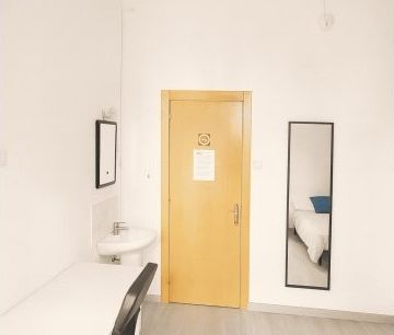 barcelona, Catalonia 08002 - Photo 6