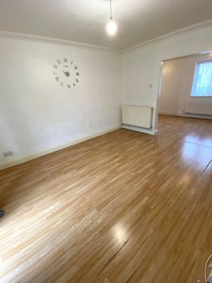 £1,300 PCM, Three Bedroom House with Off-Road Parking and Enclosed Garden in Highbury Road, Ely, Cardiff, CF5 4LS - Photo 1