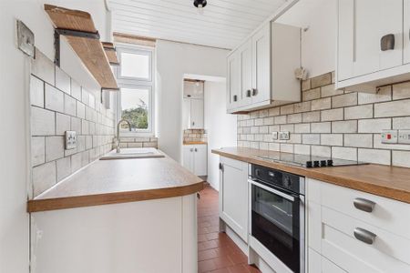 3 bedroom semi-detached house to rent - Photo 4