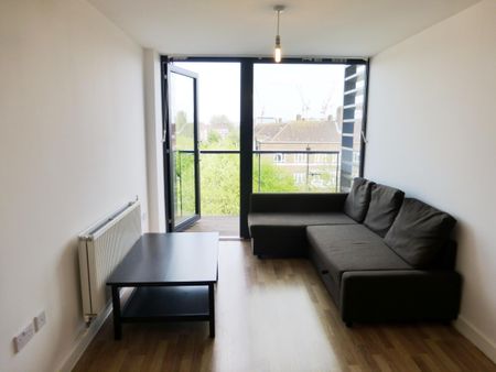 Bloemfontein Road, London, Shepherds Bush - Photo 3