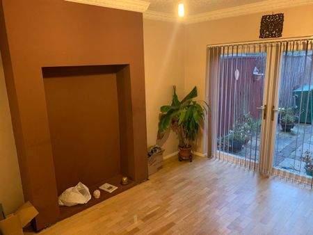 3 bedroom semi-detached house to rent - Photo 4