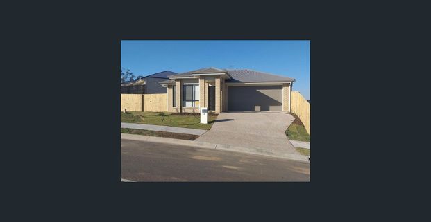 Great 3 Bedroom Home - Photo 1