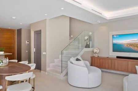 4 bedroom luxury Townhouse for rent in The Golden Mile, Spain - Photo 5