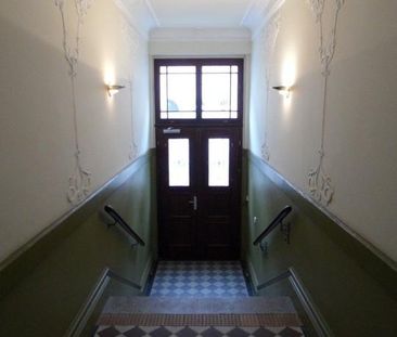 / 2 – Raum Dachgeschoss Wohnung mit EBK und Galerie / ab sofort - Photo 2