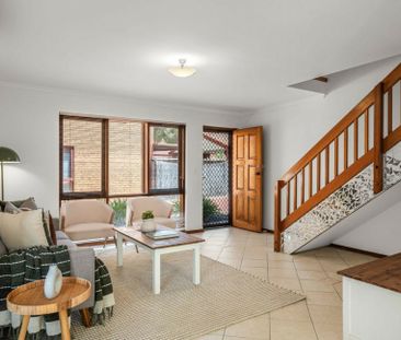 Spacious Townhouse with Exceptional Outdoor Entertaining - Photo 2