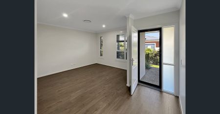 MODERN FAMILY HOME IN COOMERA FORESHORE ESTATE - Photo 3