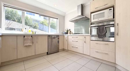 4 Bedroom Home in Newlands - Photo 5