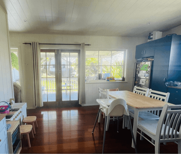 CHARMING RENOVATED WORKERS COTTAGE - BREEZES, LIGHT AND RELAXED LIV... - Photo 3