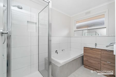 7 Florence Avenue, Ringwood North VIC 3134 - House For Rent | Domain - Photo 4