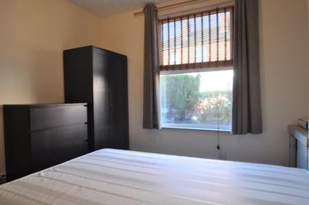 4 bedroom terraced house to rent - Photo 4